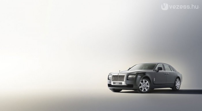 Minimalista gyári sajtófotó