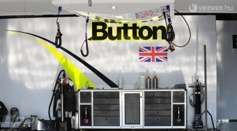 Kinek kellett Button?