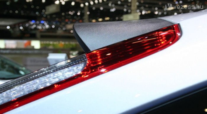 A spoileren kívül az alsó burkolat és az ültetés javít a légellenálláson