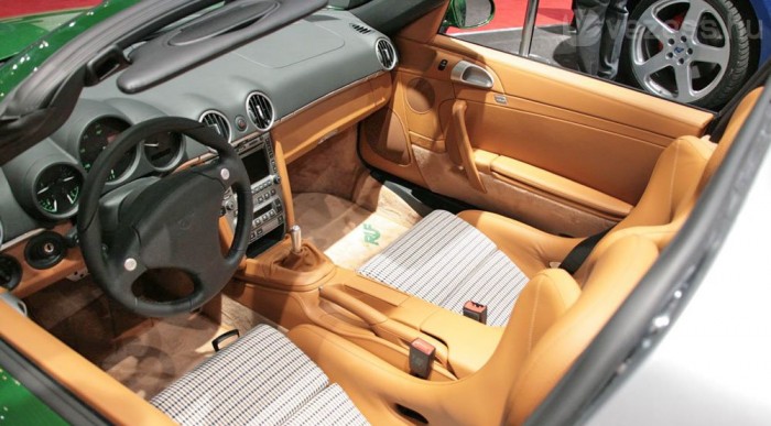 Egy fokozat előre egy hátra