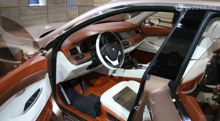 6,2 centivel magasabb az ülés az Ötösénél