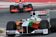 A McLaren a Force India mögött - nem csak a képen