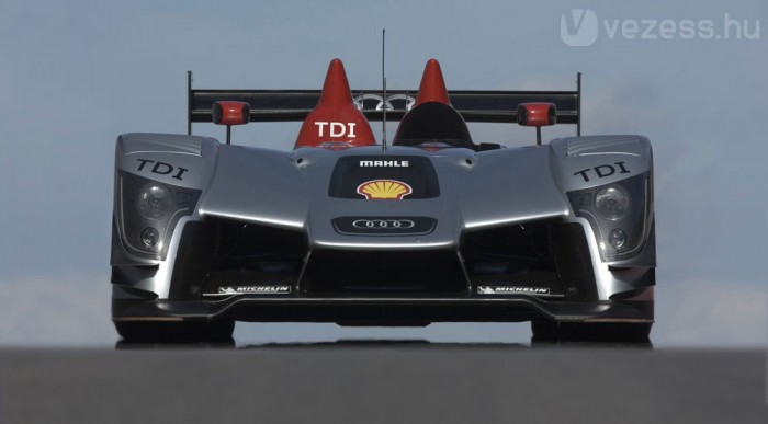 Támad a 600 lóerős Audi 7 | Vezess Magasabbra került az orra