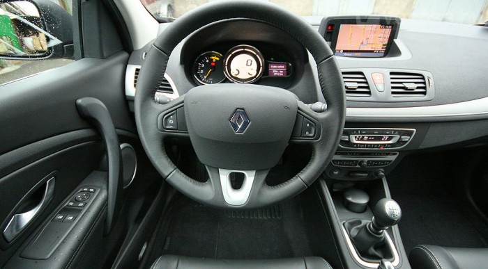 A tempomat kapcsolója nem a kormányon van