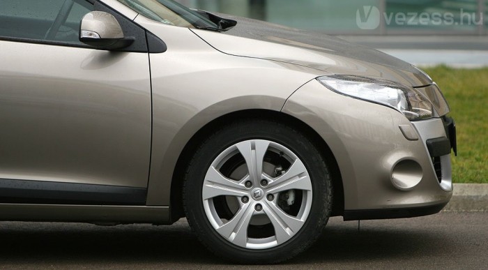 130 lovas dízel ketyeg az orrban