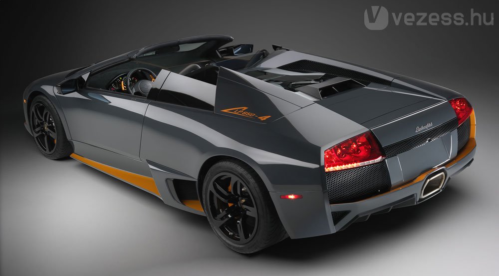 Átlátszó motorházetőt alkalmaznak