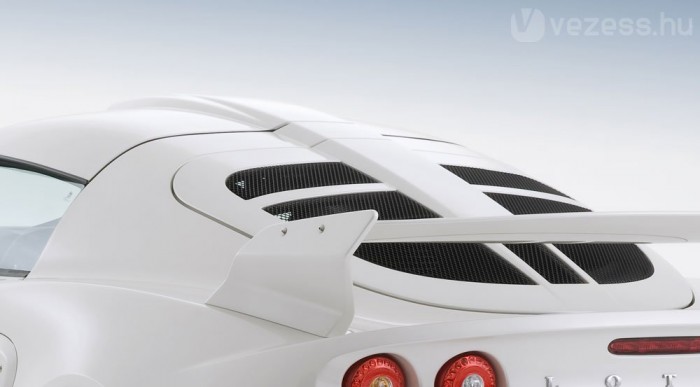 Felárért az egész tetőn futó szívócsatorna is kapható