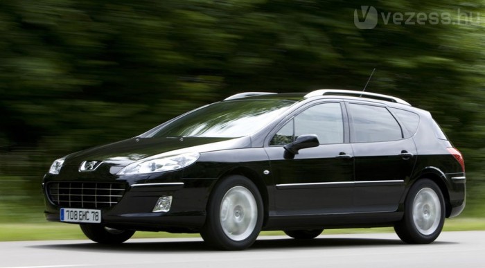 Új gumikat és szervokormányt kap