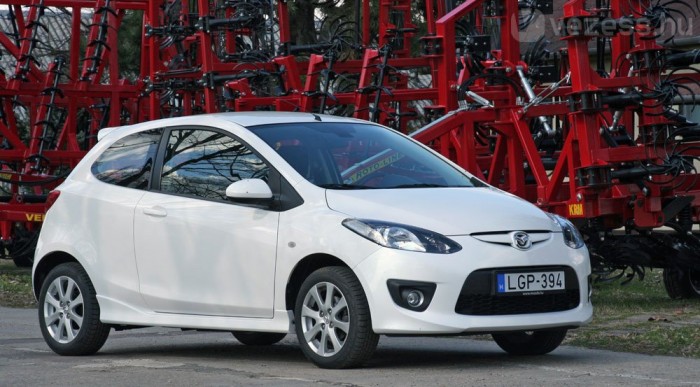 Teszt Mazda2 1.3 – A számok hazudnak 12 | Vezess Feszes a futómű
