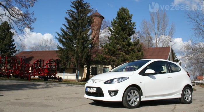 Teszt Mazda2 1.3 – A számok hazudnak 7 | Vezess Csendélet autóval