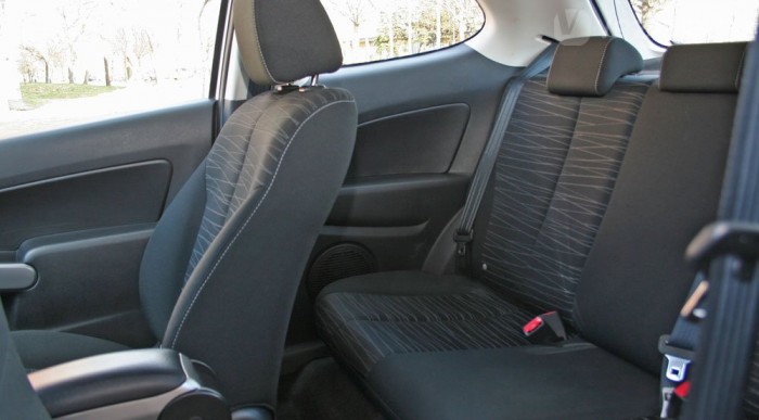 Teszt Mazda2 1.3 – A számok hazudnak 13 | Vezess Hátul sem rossz a helykínálat