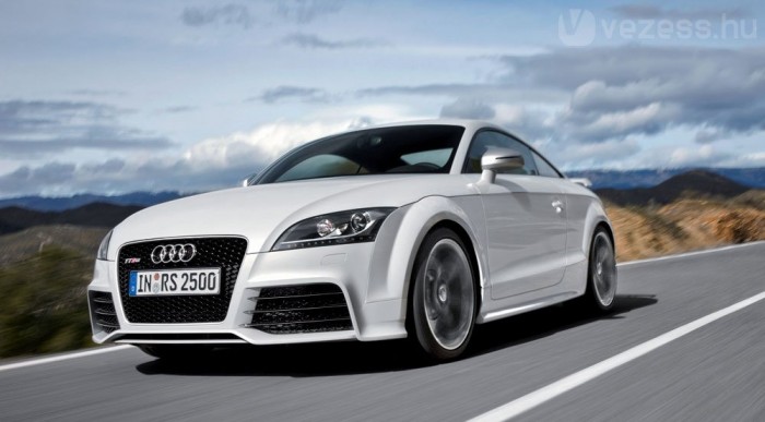 A TT-RS-ben debütált a motor