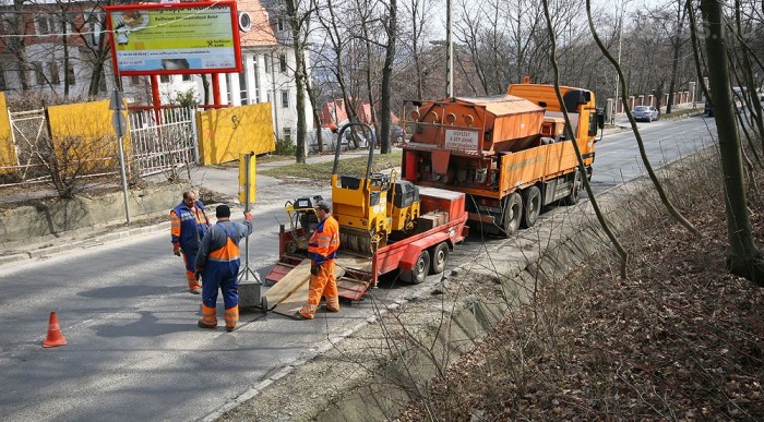 Az autósok nem szeretnek útjavítás miatt állni