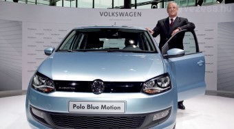 Maradnak a benzines autók