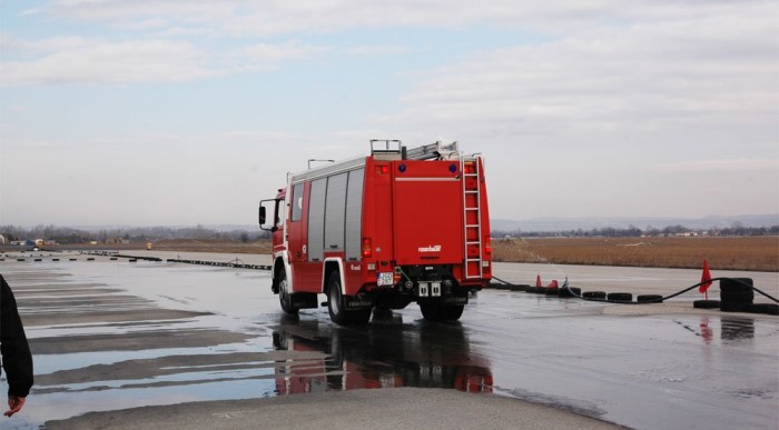 ABS nélküli fékezéskor, senki nem találta el hol fog megállni az autó