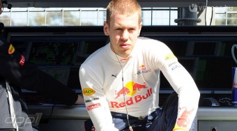 Büntetés Vettelnek is!