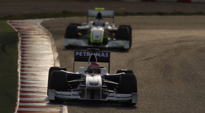 Közelebb férhetnek egymáshoz az autók