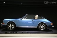 911 S 2.2 Targa 1970-ből. A szigorú amerikai biztonsági előírások miatt született meg a félig kabrió, félig kupé Targa.