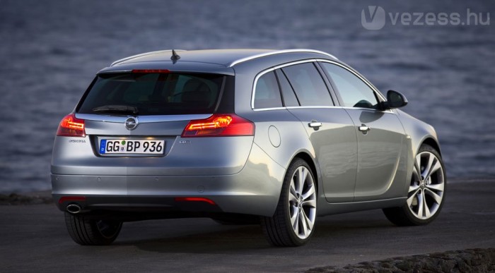 Itt az Insignia kombi! 9