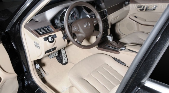 Teljes Alcantara borítás is kérhető