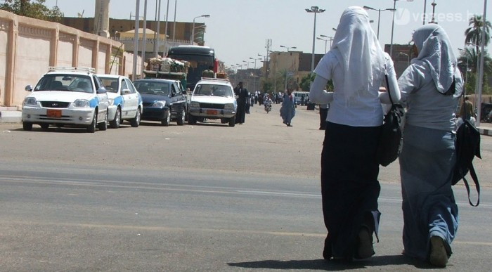 Kevés nőt látni az utcán