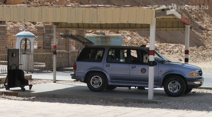 A hadsereg jelen van az utakon