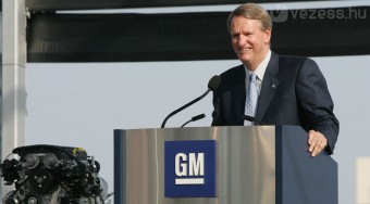 Mennie kell a GM vezérének