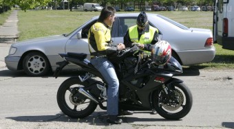 Razzia a motorosok ellen