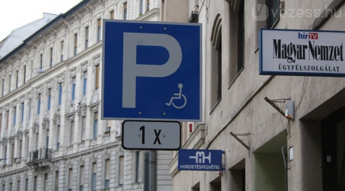 Parkolási mizéria 8 | Vezess Neki nem kell fizetni, ha van igazolvány