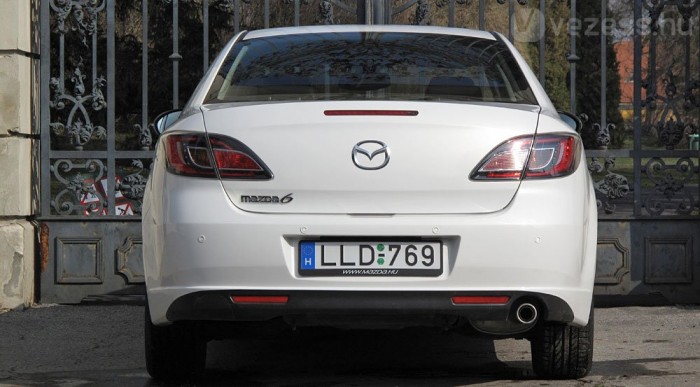 Apró gombbal nyílik a csomagtartó