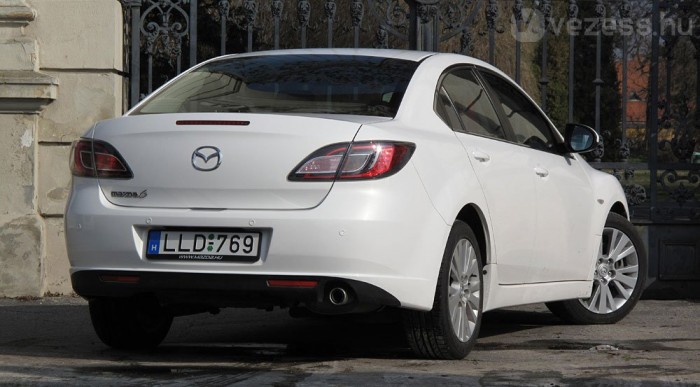 Fehérben nagyobbnak látszik