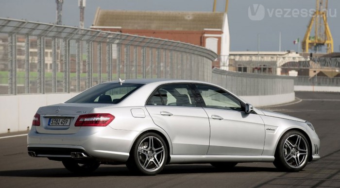 Itt a legerősebb E Merci 6 | Vezess 4,5 másodperc alatt gyorsul