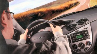 Dioptriás szélvédő autóban