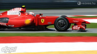 Kigyulladt Räikkönen autója - videó