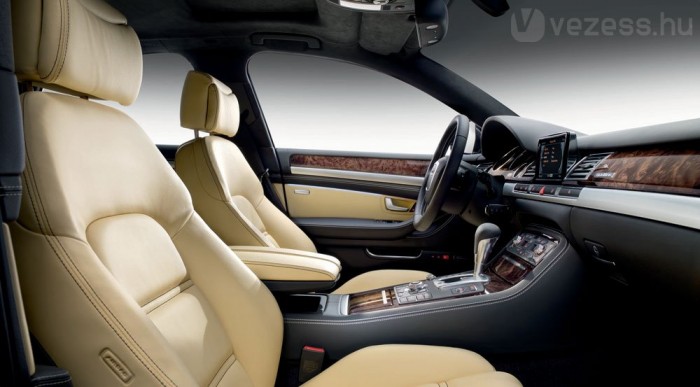 Felcicomázott luxus Audik 6 | Vezess Jól tartanak a sportülések