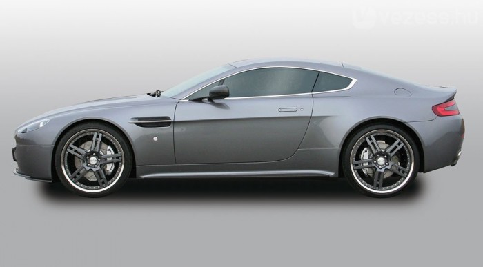 Felfokozott Aston Martin 6 | Vezess 290 feletti tempóra képes