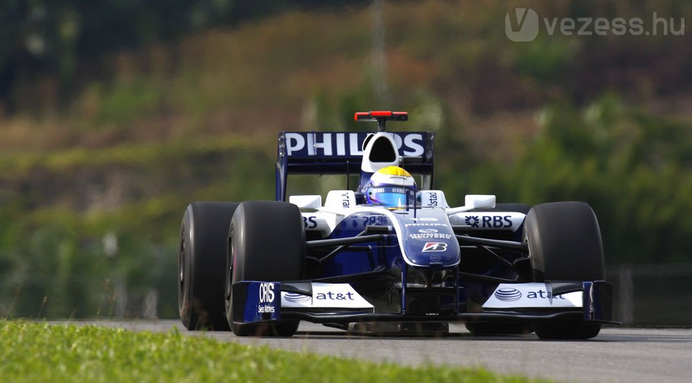 Rosberg a dobogóra tart