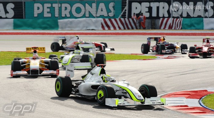 Szárazban rajtoltak