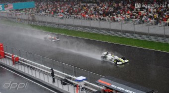 Özönvízben győzött Button!