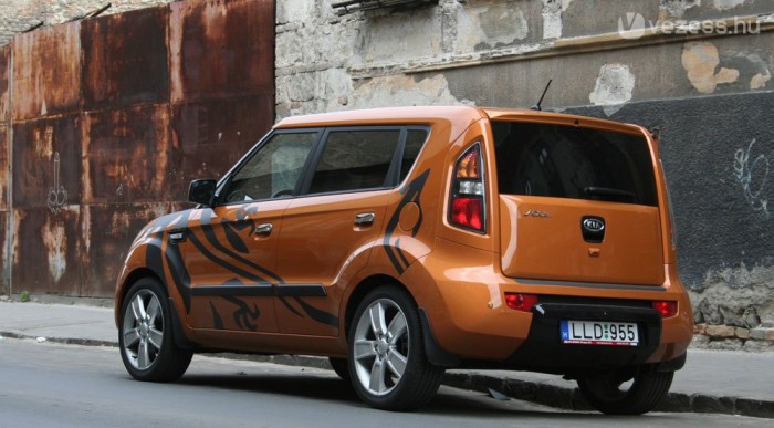 A japán dobozautók mintájára született, amilyen a Scion xB, a Daihatsu Materia, a Nissan Cube vagy a Toyota Urban Cruiser