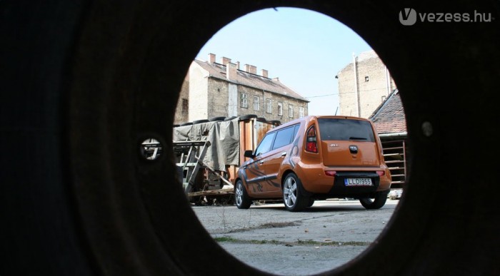 Csúnyán ráz és üt az úthibákon a 18 colos felnikkel