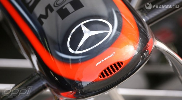 A Mercedes egyelőre kitart