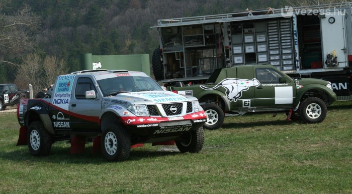 Palikék 2005-ös autóján alapul a honvédségi gép