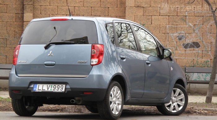 Alig látszik rajta a kosz