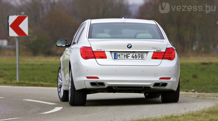 Új csúcsmodell a BMW-től 6 | Vezess Sportkocsikkal is versenyre kel