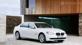 Új csúcsmodell a BMW-től