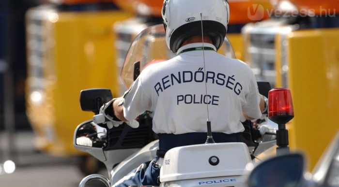 Motorosok ellenőrzik a motorosokat 3