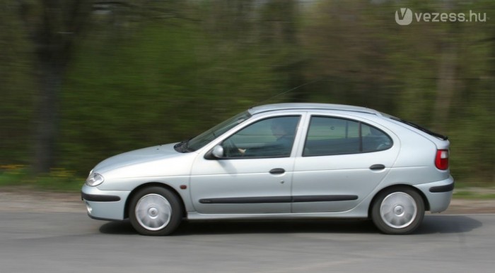 Egymillióból: Astrát, Focust vagy Mégane-t? 7 | Vezess Öregesen himbálódzik a Mégane