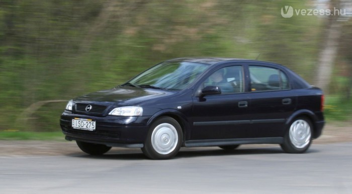 Egymillióból: Astrát, Focust vagy Mégane-t? 11 | Vezess Stabil az Astra, a kormányzása is eltalált