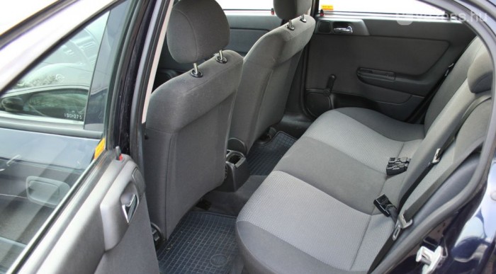 Egymillióból: Astrát, Focust vagy Mégane-t? 10 | Vezess Tágas a hátsó üléssor az Astrában